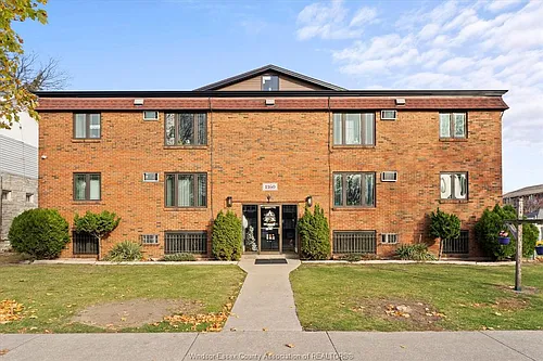 1160 Howard Ave Photo 1