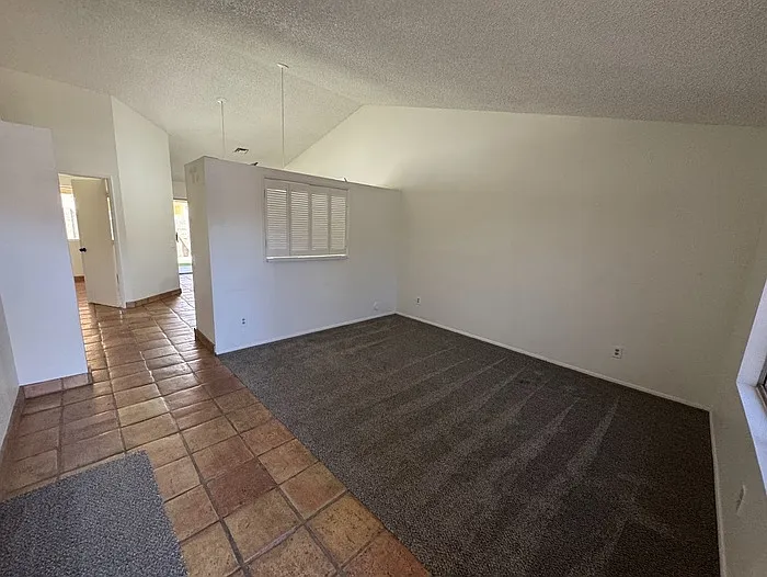 1618 E Sandra Ter — Photo 2