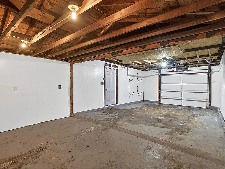 2199 Oakwood Dr — Photo 29
