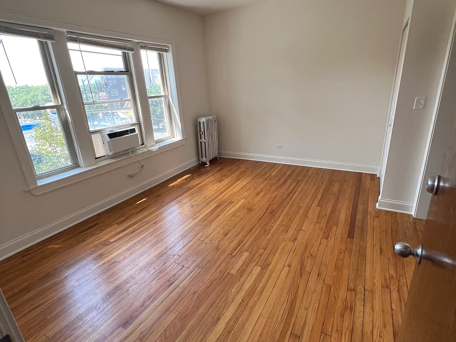Studio, 850 sqft, $1,250 — Photo 3