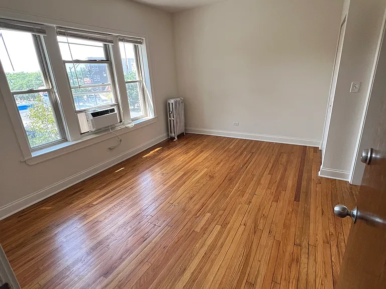 2339 N Sacramento Ave #3N — Photo 3