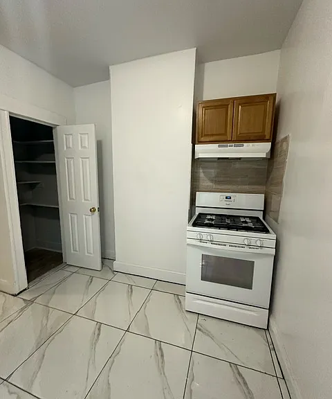 34 Van Cortlandt Park Ave #2L — Photo 2