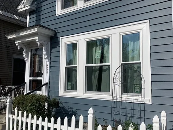421 Lakeview Ave, Lowell, MA 01850