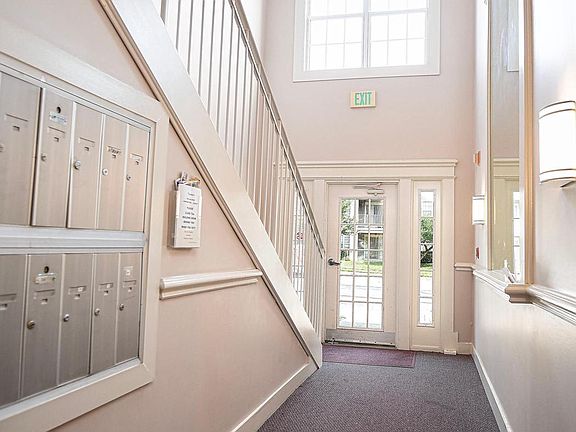 5th image of 8809 Stone Ridge Cir APT 103