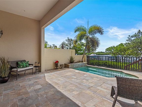 3rd image of 1008 PASEO DEL RIO NE