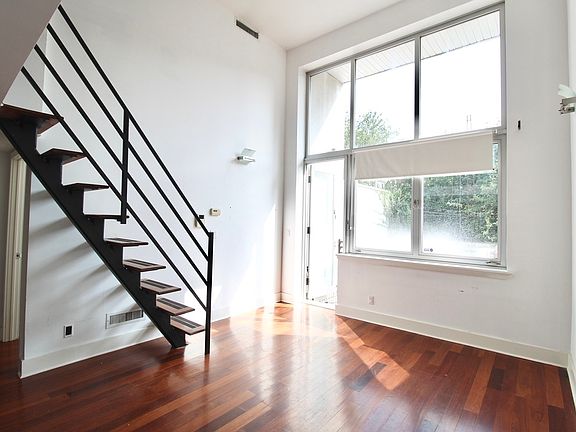 2nd image of 240 Richardson St #2B