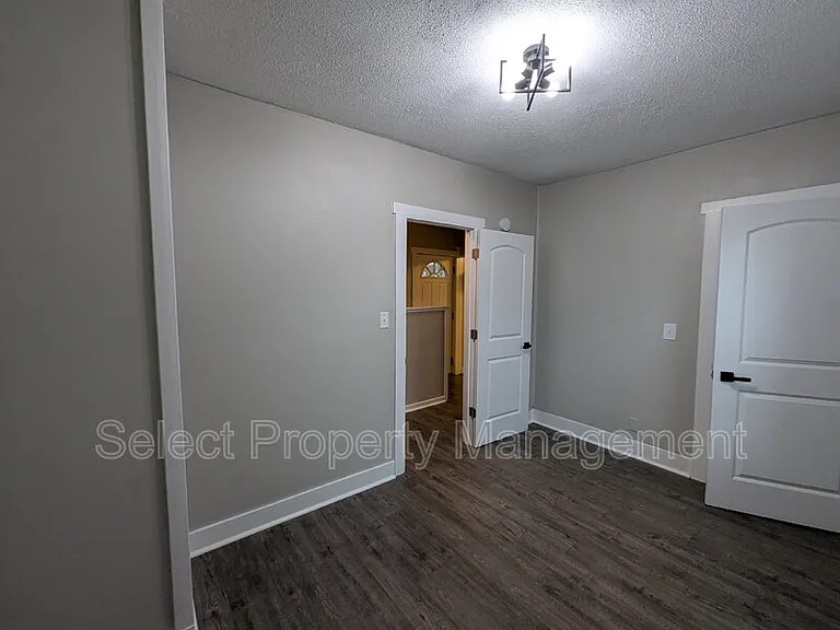 601 W Brackenridge St — Photo 8