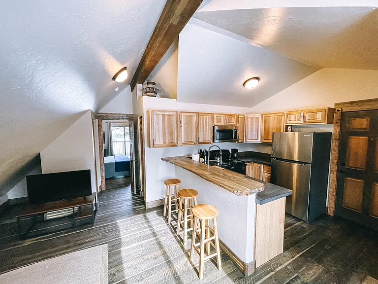 597 Iowa Ave #2B — Photo 1