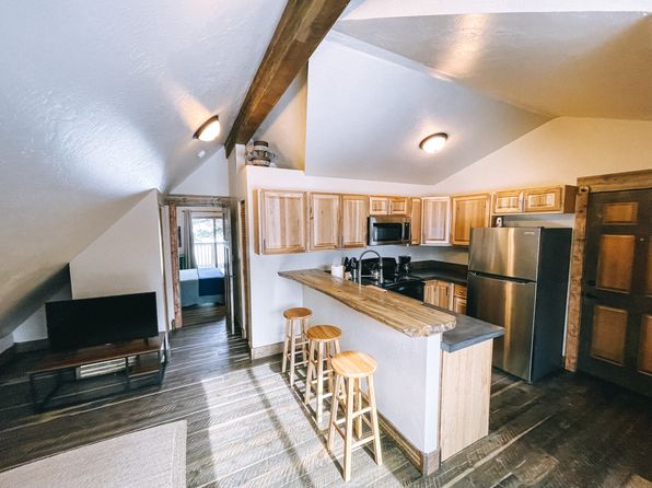 597 Iowa Ave #2B