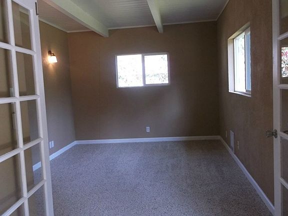 5th image of 653 Sollecks Ave SE