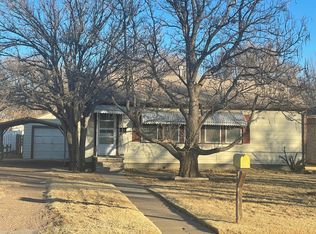 808 S Jackson St, Hugoton, KS 67951