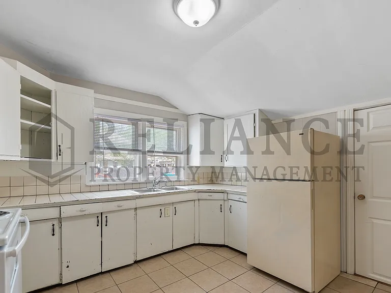 826 W Mentor Ave — Photo 6