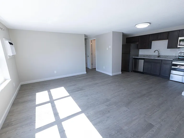 1416 E 5th St #4 — Photo 4