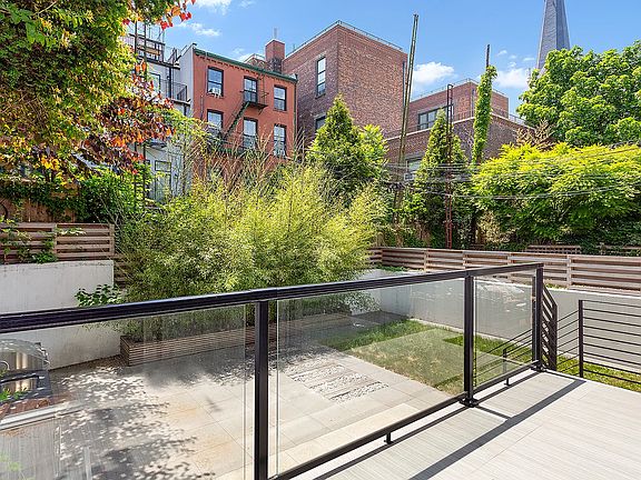 4th image of 130 Carroll St #1