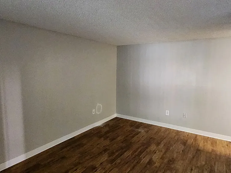 Crestview Apartments — Photo 14