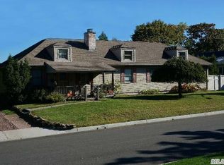 43 Colonial Rd, Smithtown, NY 11787