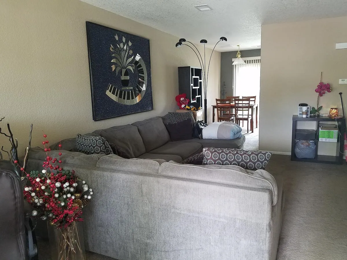 3 bed, 2.5 bath, 1302 sqft, $2,400 — Photo 2