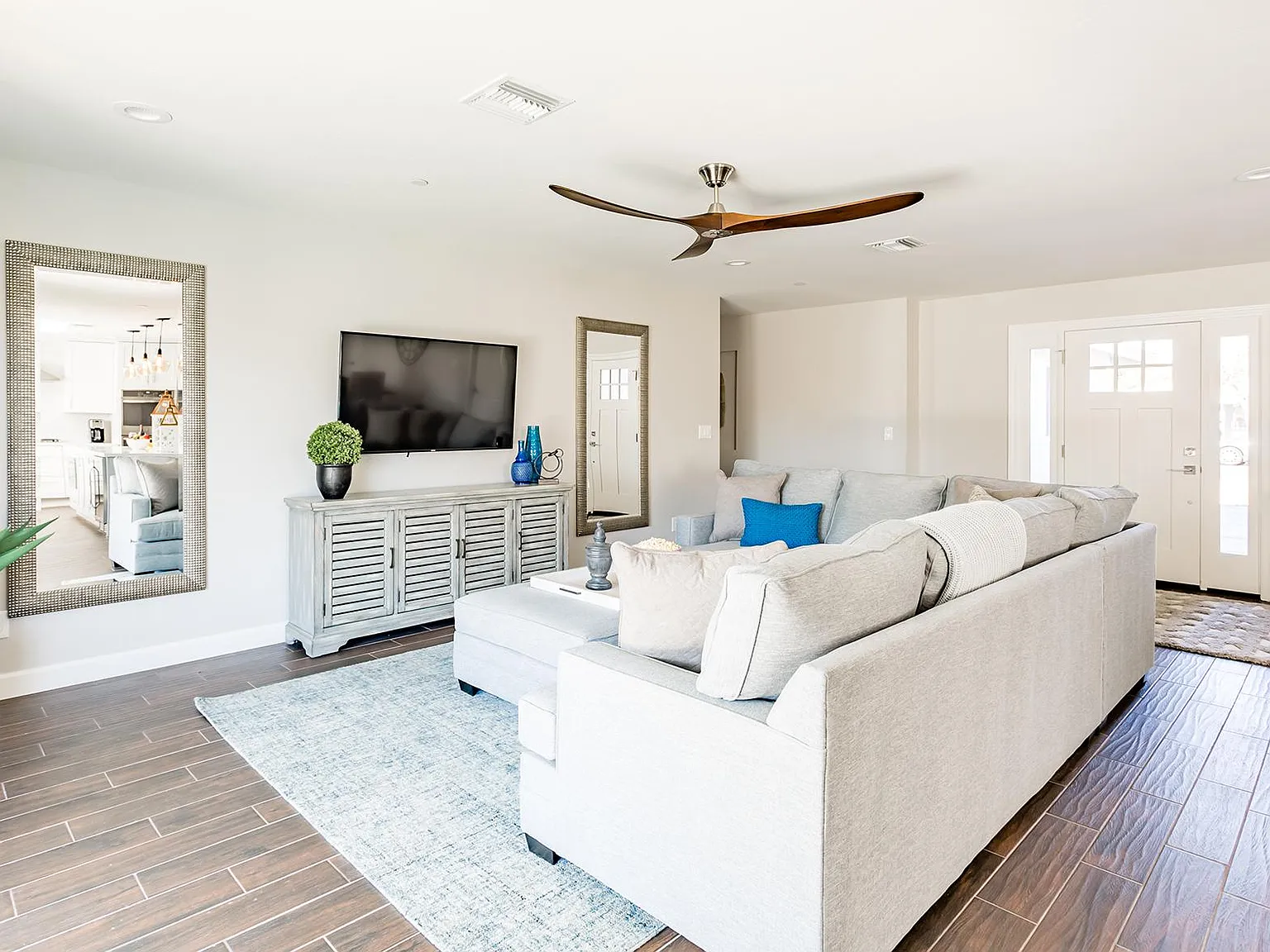5 bed, 2164 sqft, $7,280 — Photo 4