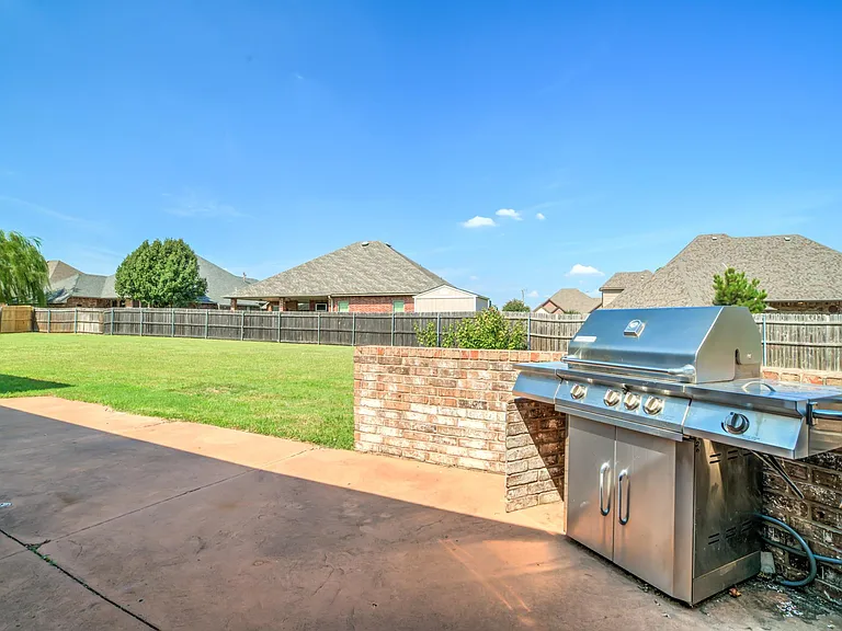 17108 Prestwick Cir — Photo 47