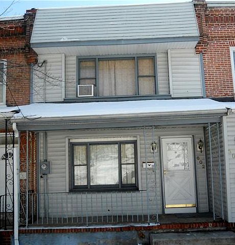 Inviting front porch!