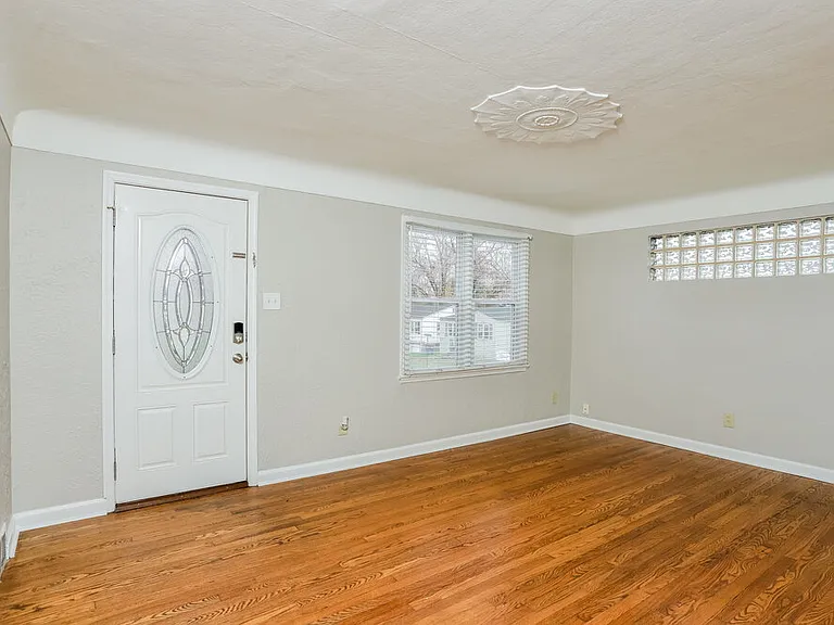7520 Eunice Ave — Photo 5
