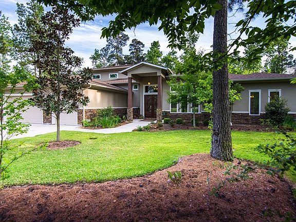 Famed architect Frank Lloyd Wright's "Prairie Style" is the inspiration for this fabulous custom home. The clean lines and natur