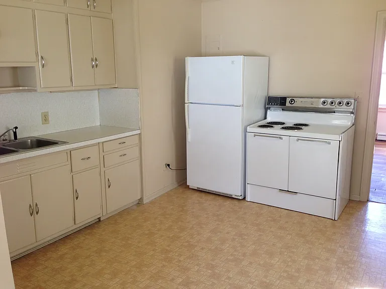1102 Neal St — Photo 5
