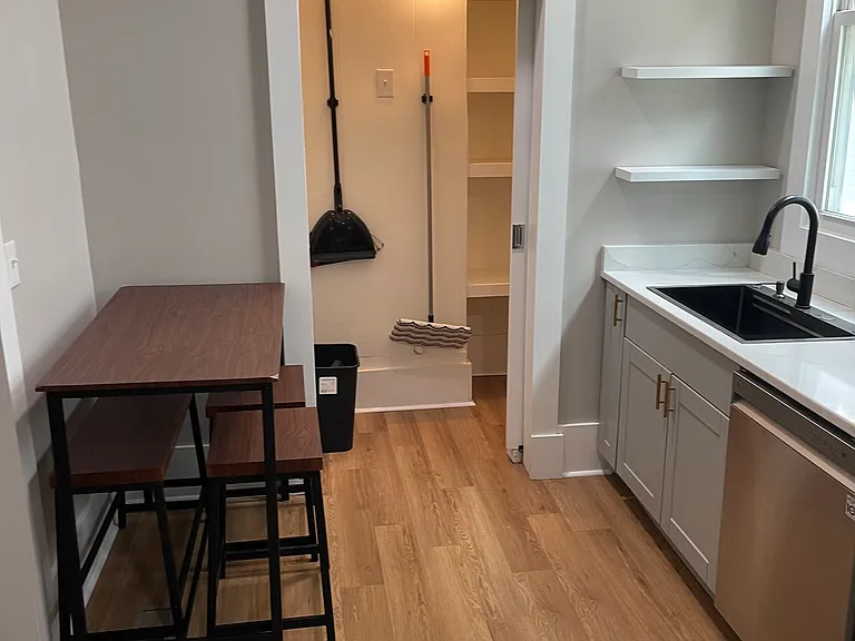 308 W 40th St #A — Photo 20