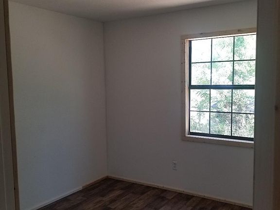 5th image of 1009 E Oakland St