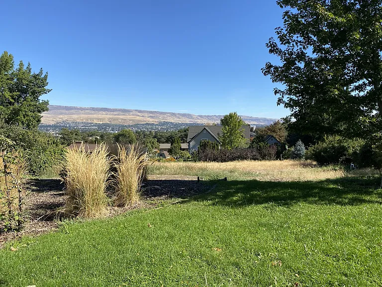 S Hills Dr — Photo 12