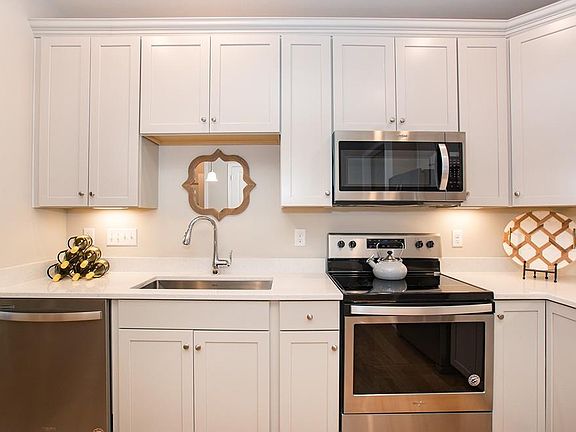 2nd image of 1402 Pennington Dr #1402