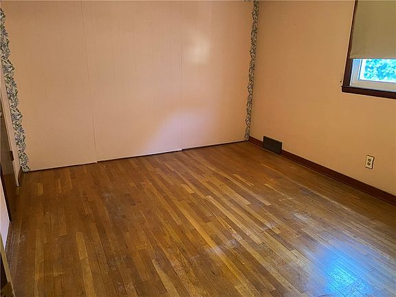 5th image of 223 12th St