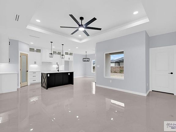 4th image of 704 Mandelos Dr