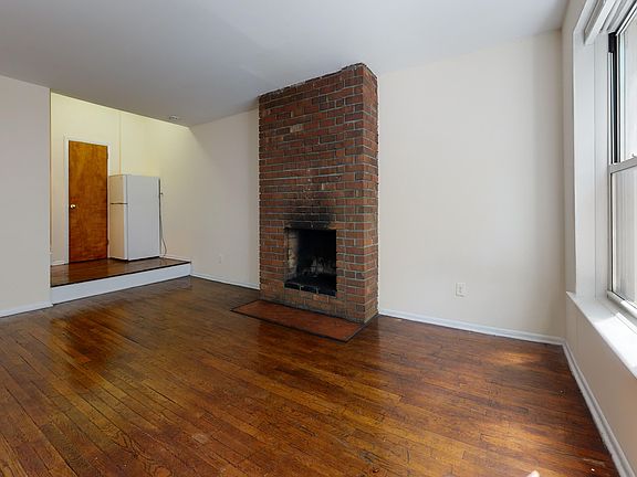 3rd image of 227 E 11th St APT 2C