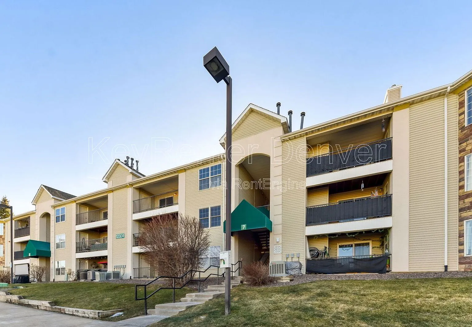 3 bed, 2.0 bath, 1264 sqft, $2,500 — Photo 2