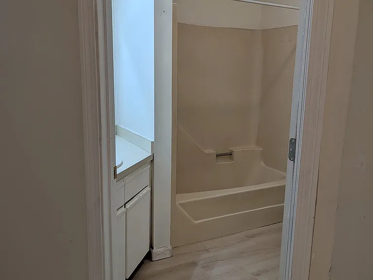 43 Bank St #3 — Photo 8