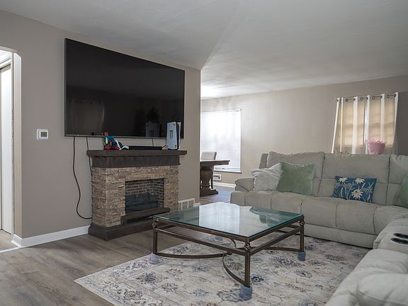 4th image of 2550 26th St