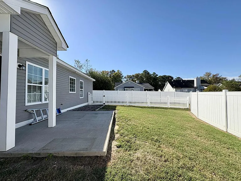 1933 Sapphire Rd — Photo 5