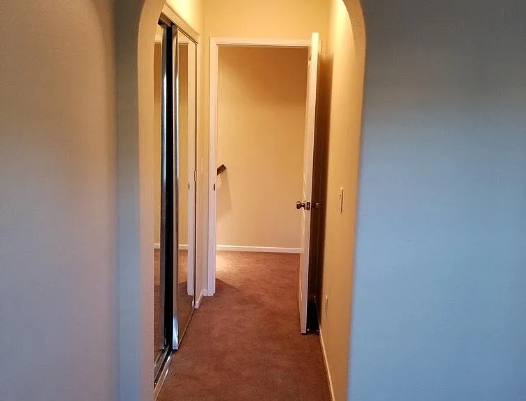 477 Almond Rd — Photo 8