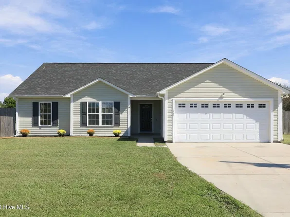 221 Cherry Blossom Dr, Richlands, NC 28574