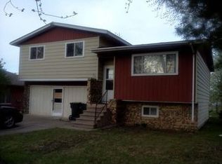 710 Freeport Rd, Sterling, IL 61081