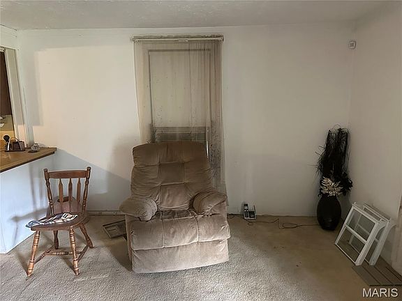 3rd image of 61 Jarvis Pl