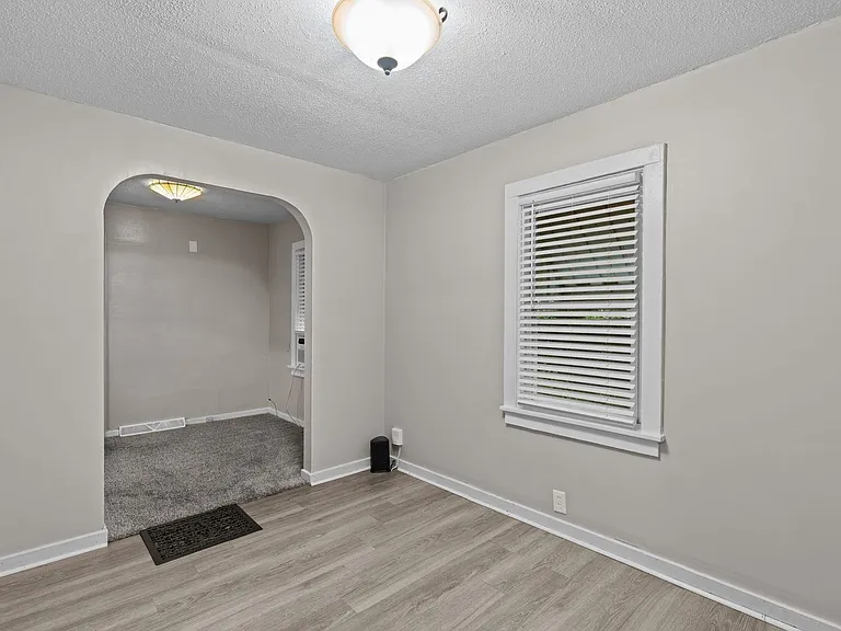 2936 N Hanley Rd — Photo 3