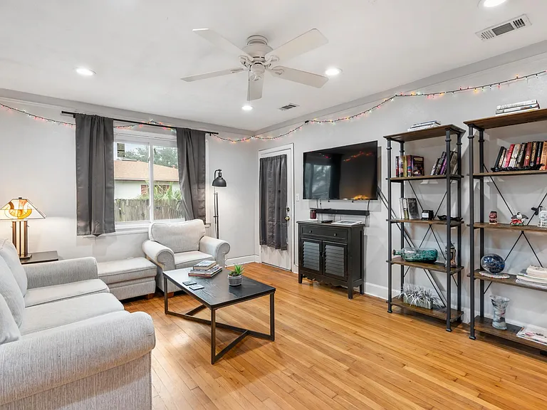 1507 W Gregory St — Photo 3