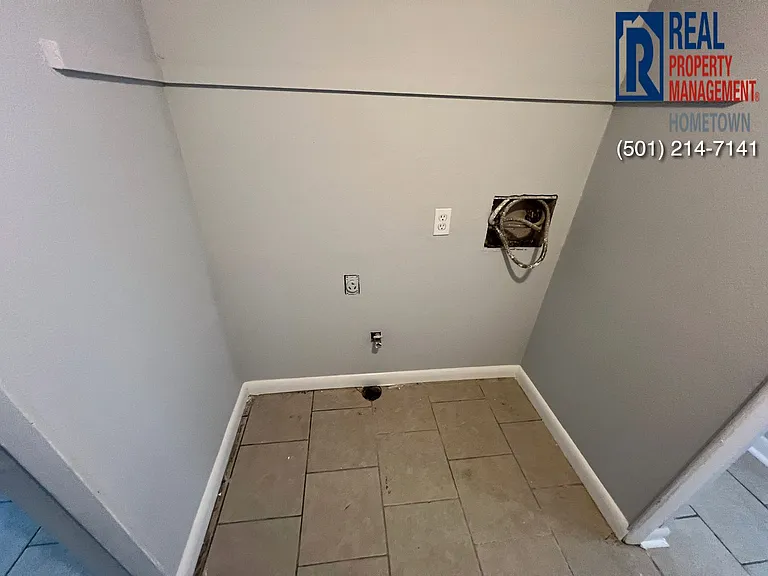 2714 John Ashley Dr — Photo 3