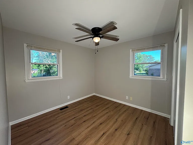 510 Clift Dr — Photo 18