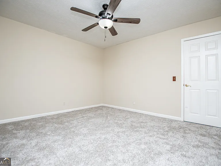 1499 Stonington Ct — Photo 37