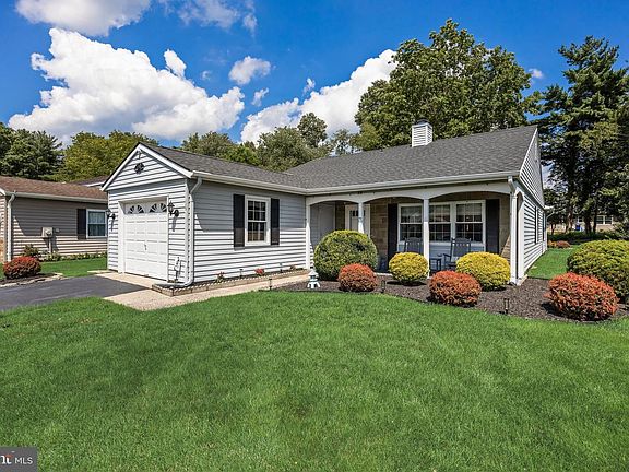 2nd image of 16 Andover Ct