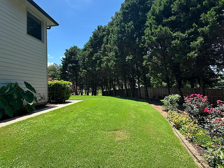 2220 Foster Dr — Photo 8