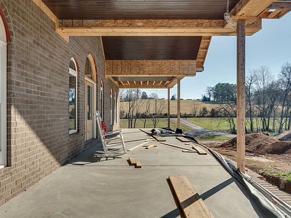 5th image of 102 Handschug Ln